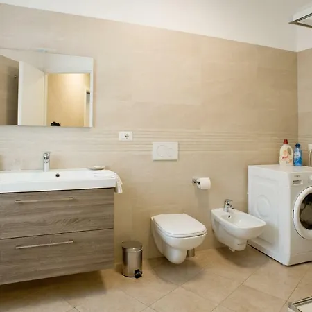 Domus Apartment