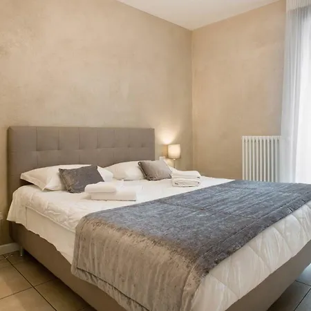 Domus Apartment *